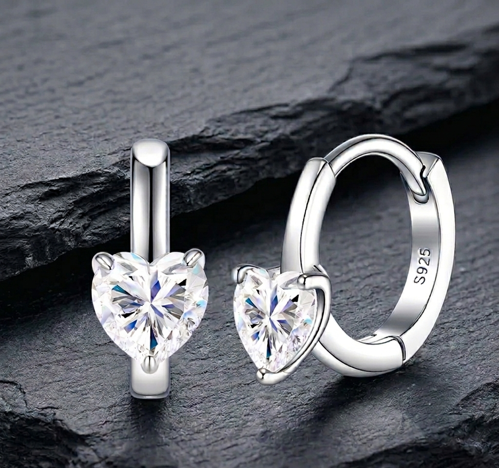 The Cupid Huggies • 0.5ct Heart-Cut Moissanite