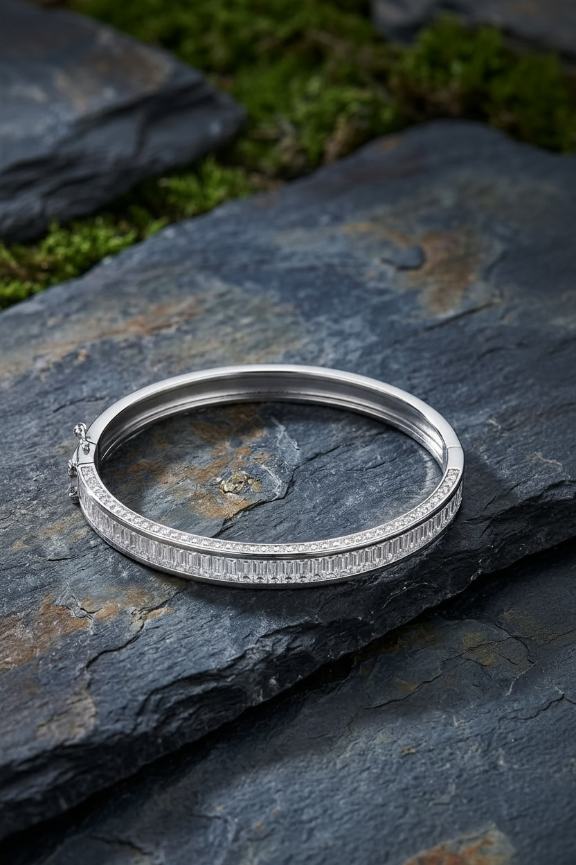 The Deco Luxe Hinged Bangle | Baguette & Round Brilliant Cut Moissanite