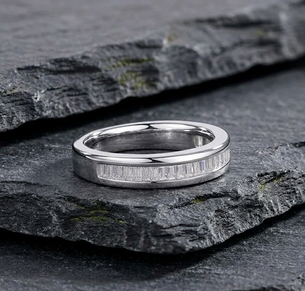 The Saint-Germain Moissanite Ribbon Band