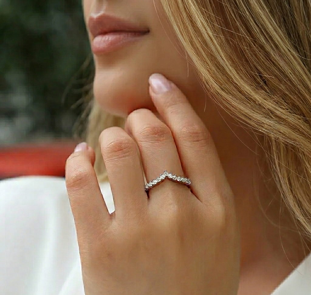 The Celeste Moissanite V-Band