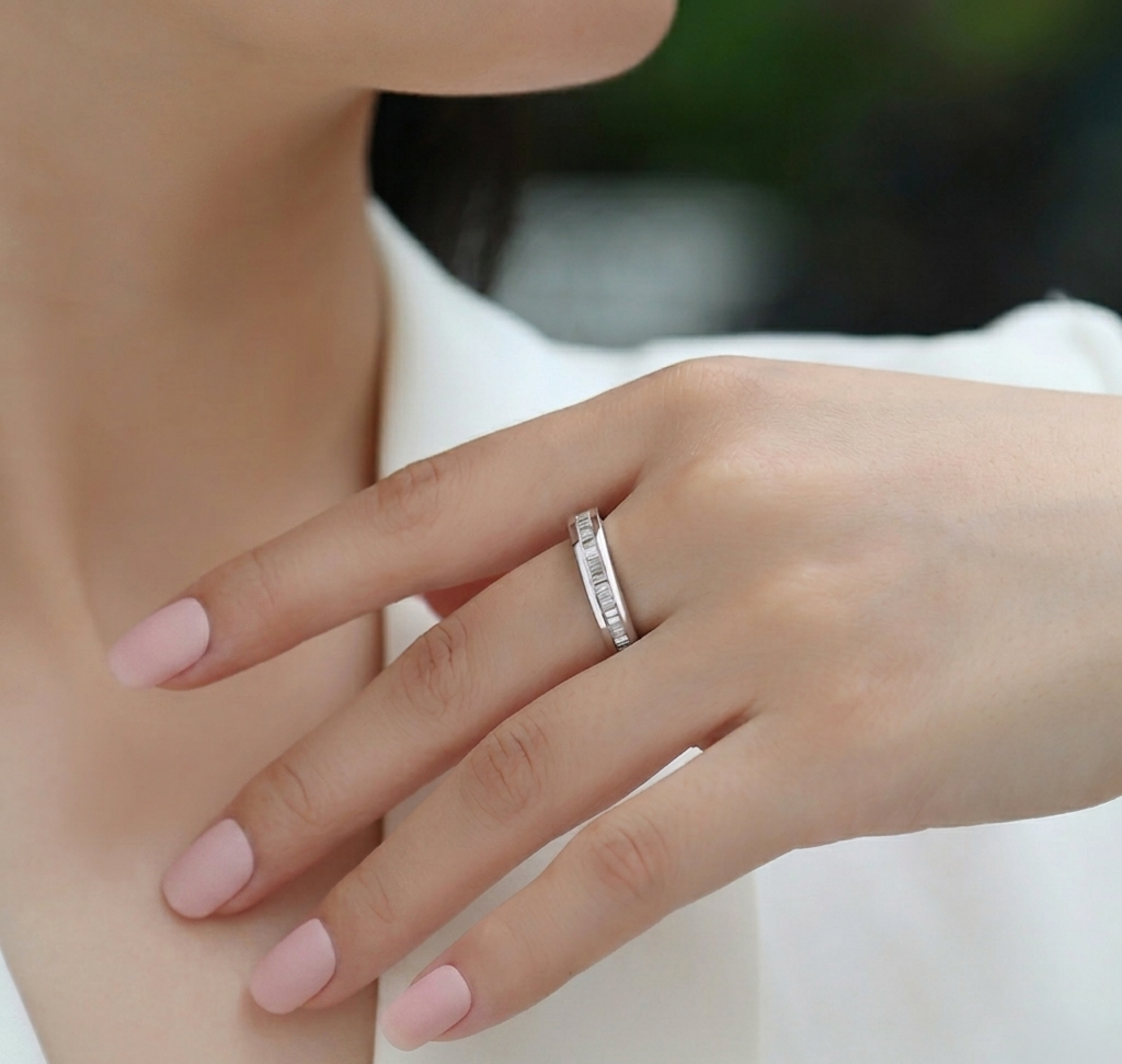 The Saint-Germain Moissanite Ribbon Band