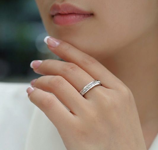 The Saint-Germain Moissanite Ribbon Band