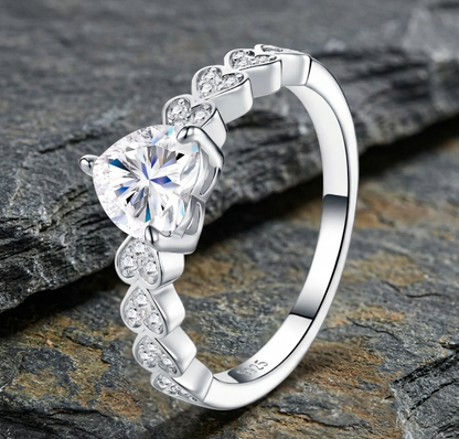 The Juliette Heart Collection: 1ct Moissanite Wedding Set
