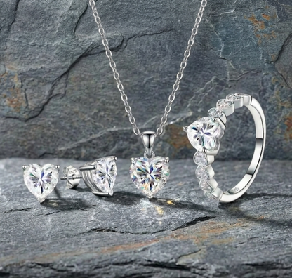 The Juliette Heart Collection: 1ct Moissanite Wedding Set