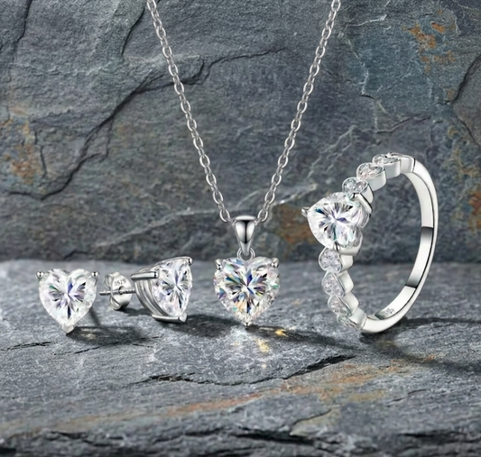 The Juliette Heart Collection: 1ct Moissanite Wedding Set