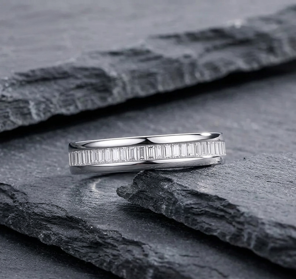 The Saint-Germain Moissanite Ribbon Band