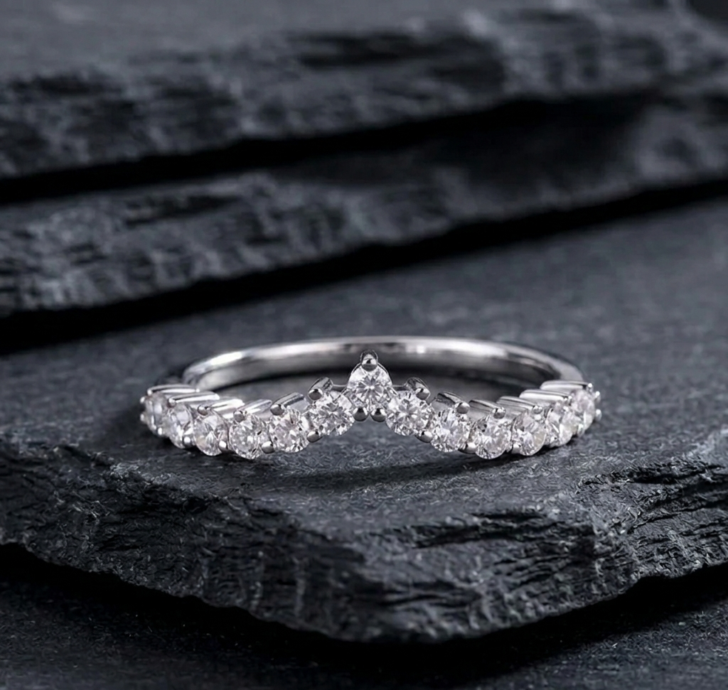 The Celeste Moissanite V-Band